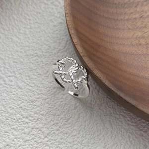 Minimalist S925 sterling silver braided pretzel heart open ring with a polished finish