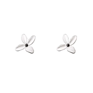 S925 sterling silver frosted gardenia stud earrings with black gemstone center