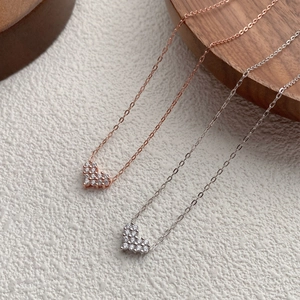 Elegant S925 sterling silver heart pendant necklace in rose gold and silver finishes