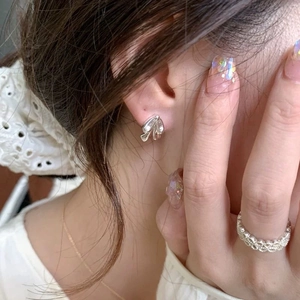 Elegant S925 sterling silver bow tie earrings and pearl paved ring on model