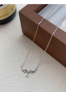 Detailed close-up of S999 silver leaf pendant with crystal droplet on elegant chain