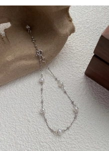 Detailed view of elegant S925 silver bracelet featuring five lustrous white pearls