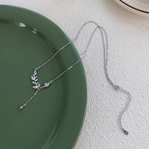 S999 sterling silver wheat ear necklace with sparkling zircon pendant on green plate