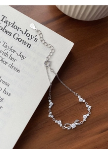 Detail of S925 sterling silver bow bracelet featuring sparkling zircon stones and spring clasp