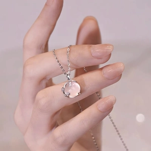 Collana con Ciondolo in Argento Sterling S999 a Forma di Fiore di Prugno in Calcedonio Bianco Elegante Donna