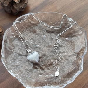 Collana con Pendente a Cuore in Argento Sterling 925 per Donna Minimalista Satinato Metallo Catena a Sfere Gioielli