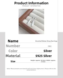 Makro-Detail von S925 Sterling Silber Tropfen-Ohrringen mit Angabe der präzisen Maße