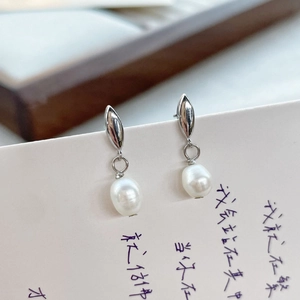 Boucles d'oreilles élégantes en argent S925 et perles d'eau douce en gouttes