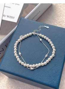 Detail of S925 sterling silver double-layer bracelet with pearls and adjustable clasp