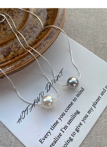 Detailed macro of S925 silver chain featuring elegant white and grey dual pearls