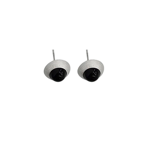 Boucles d'oreilles minimalistes en argent S925 avec agate noire et texture en spirale