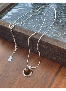 Detailed close-up of S925 sterling silver tiger eye necklace with lobster clasp and chain