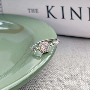 S925 sterling silver chain ring featuring a radiant halo square moissanite stone