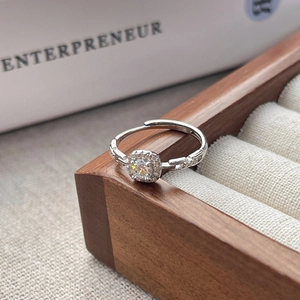 Elegant S925 silver square halo ring with round diamond and adjustable镂空 band