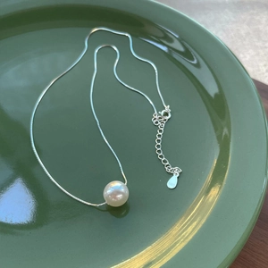 Elegant S925 sterling silver snake chain necklace with a round white pearl pendant