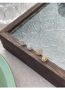 Détails des boucles d'oreilles halo en argent S925 et or avec zircons cubiques ronds