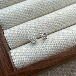Boucles d'oreilles souris minimalistes en argent S925 avec cristaux de zircone brillants
