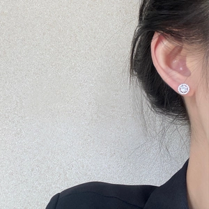 Boucles d'oreilles minimalistes en argent S925 avec pierres d'oxyde de zirconium