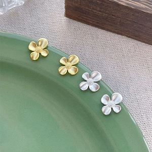 925 Sterling Silver Matte Gardenia Flower Stud Earrings For Women Simple Elegant Small Floral Polished Earrings Jewelry Gift