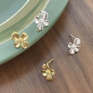 Elegant S925 sterling silver gardenia flower stud earrings with matte brushed finish