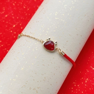 Bracelet S925 en argent fin Cordon rouge Année du Dragon avec breloque en agate cœur