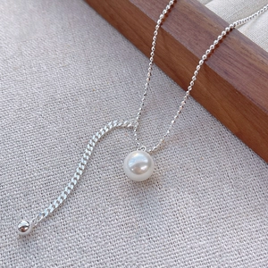 Elegant S925 silver necklace with large pearl pendant and minimalist bead chain