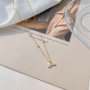 Elegante Collana a Coda di Pesce in Argento Sterling S925 per Donna Ciondolo a Pinna di Balena in Madreperla con Zirconi