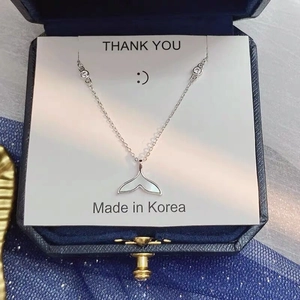 Elegante collana a coda di sirena in argento S925 con intarsio in conchiglia bianca e scatola