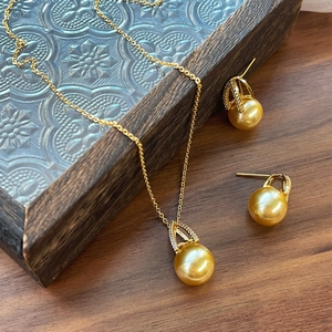 S925 Sterling Silver Gold Shell Artificial Pearl Pendant Necklace Zirconia Inlaid Triangle Design High End Style Women Jewelry