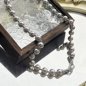 Elegant S925 silver necklace with grey pearls and sparkling criss-cross clasp detail