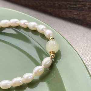 Elegant S925 silver bracelet with white freshwater pearls and green jadeite focal bead