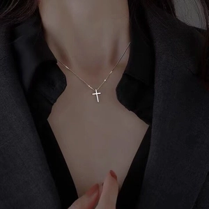 Collier minimaliste en argent sterling S925 avec pendentif croix et chaîne maille miroir