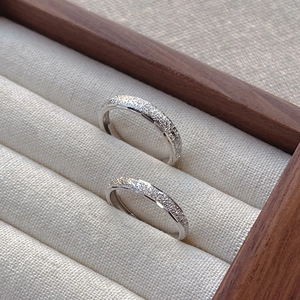 Frosted S925 sterling silver couple rings set in a premium wooden jewelry display box