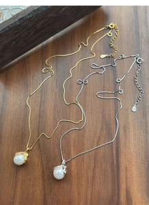 Detail of S925 sterling silver lobster clasp and hallmark on the pearl necklace