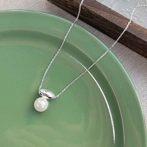 Elegant S925 sterling silver necklace with a white pearl and silver pebble pendant