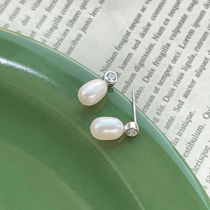 Élégantes boucles d'oreilles en argent 925 avec perles d'eau douce et zircon