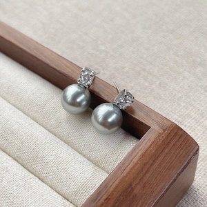 S925 sterling silver dark grey pearl stud earrings with zircon in a wooden box