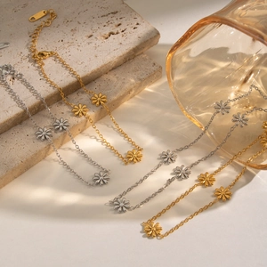 Elegant gold and silver stainless steel daisy flower bracelet with adjustable lobster clasp