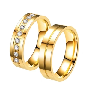 Set di anelli di coppia in acciaio inossidabile dorato con pietre brillanti