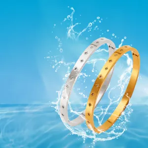 Bracelets en acier titane étanches avec étoiles gravées en finition or et argent