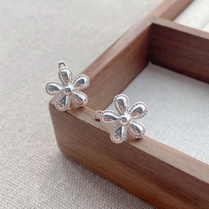 Elegant S925 sterling silver sunflower stud earrings with polished five-petal floral design