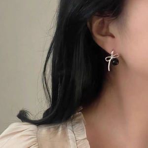 S925 sterling silver bow earrings with black onyx pearl drops on elegant female model