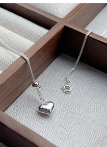 Detail of S925 silver heart necklace with adjustable wheat chain in a wooden box