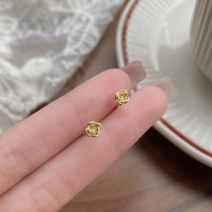Élégantes boucles d'oreilles roses dorées en argent S999 avec dentelle et décor céramique