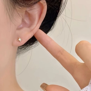 Minimalist S999 sterling silver eight-pointed star stud earring with a sparkling zircon center
