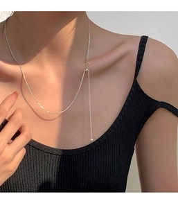 Detailopname van S925 sterling zilveren Chopin ketting met verstelbare schuif op de nek