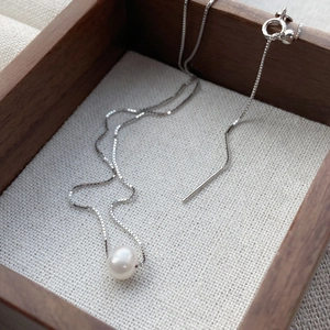 Elegant S925 silver necklace featuring a single freshwater pearl on a delicate box chain