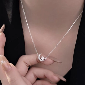 Collier élégant en argent sterling S925 avec pendentif croissant de lune et cœur
