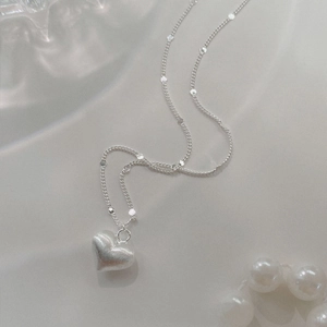 Minimalist S925 sterling silver brushed heart pendant necklace with delicate round beads