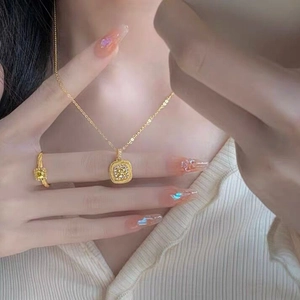 Elegant gold S925 sterling silver square pendant necklace and matching ring set